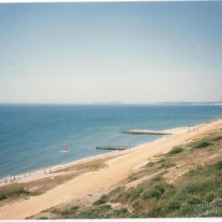 Pine Lodge Barton on Sea Bagian luar foto