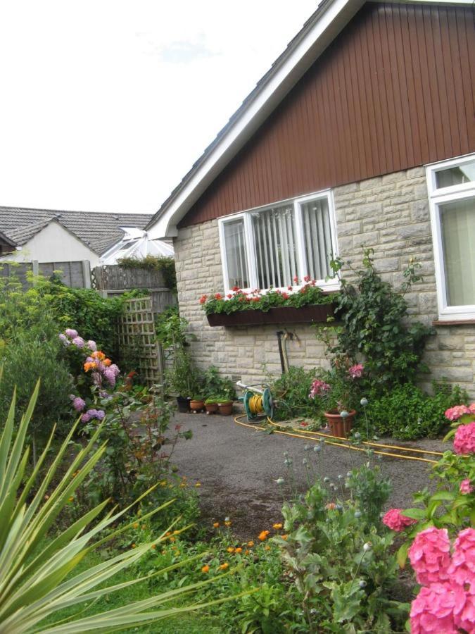 Pine Lodge Barton on Sea Bagian luar foto