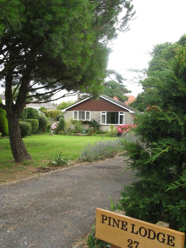 Pine Lodge Barton on Sea Bagian luar foto